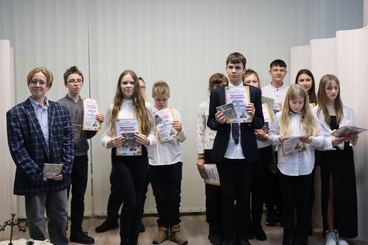 Inscenizacja z udziałem uczniów wieluńskich szkół w Bibliotece Miejskiej - dotyczyła Nagrody Nobla
